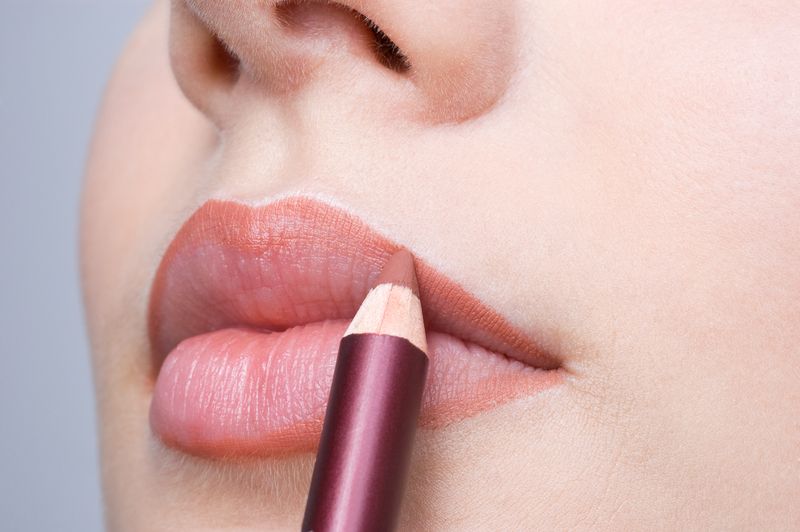 WHY & WHEN SHOULD YOU WEAR LIP LINER? 4