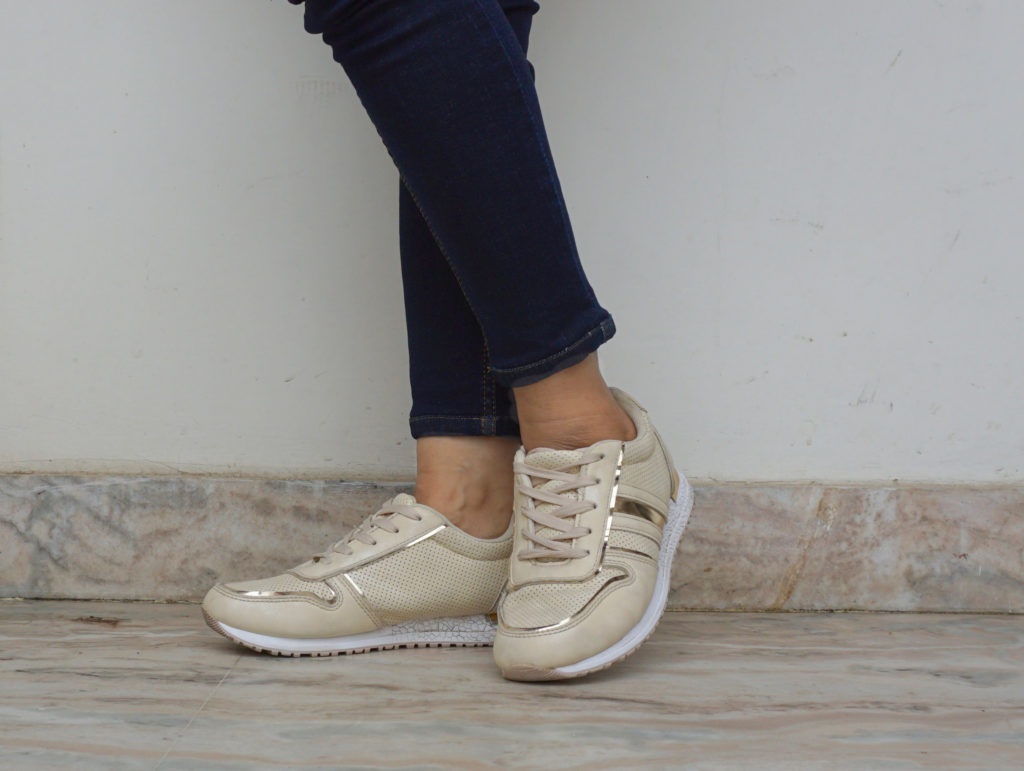 What shoes to wear with skinny jeans- sneakers