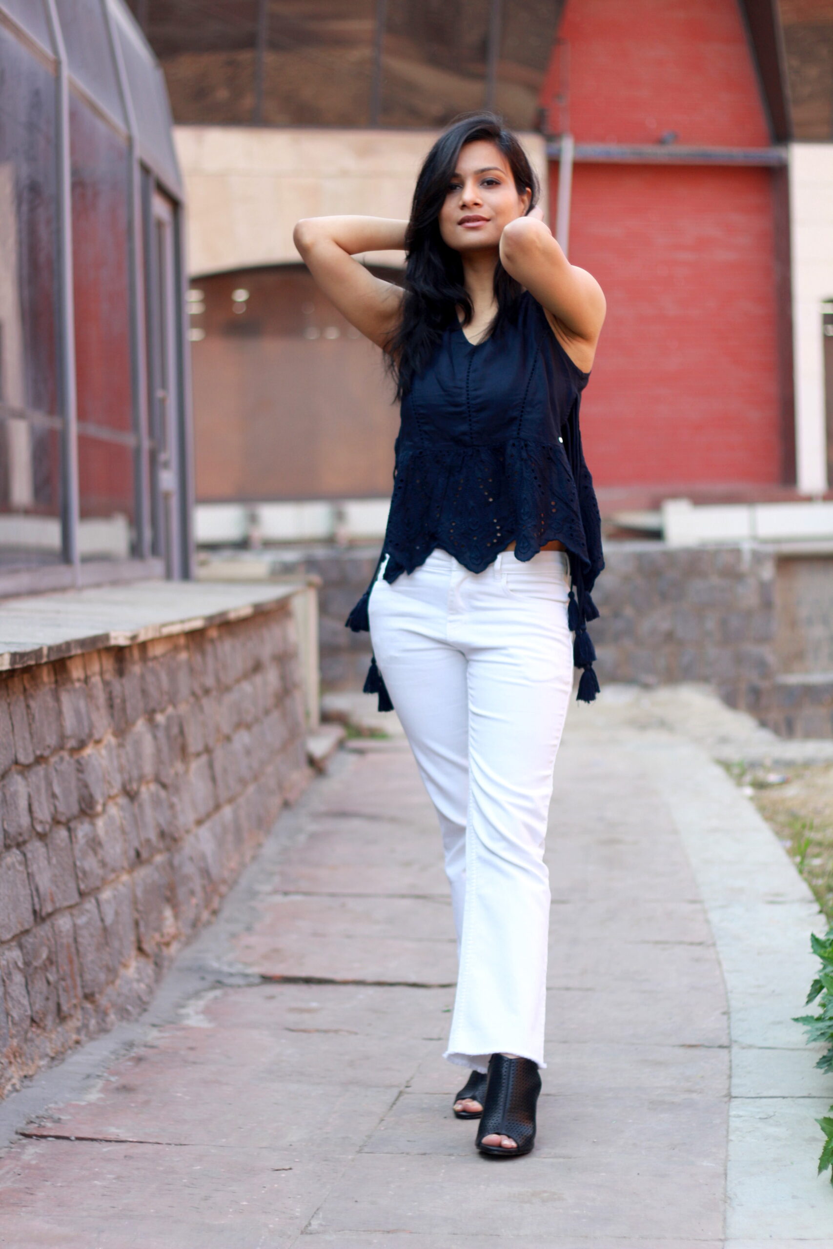 white jeans outfit womens
