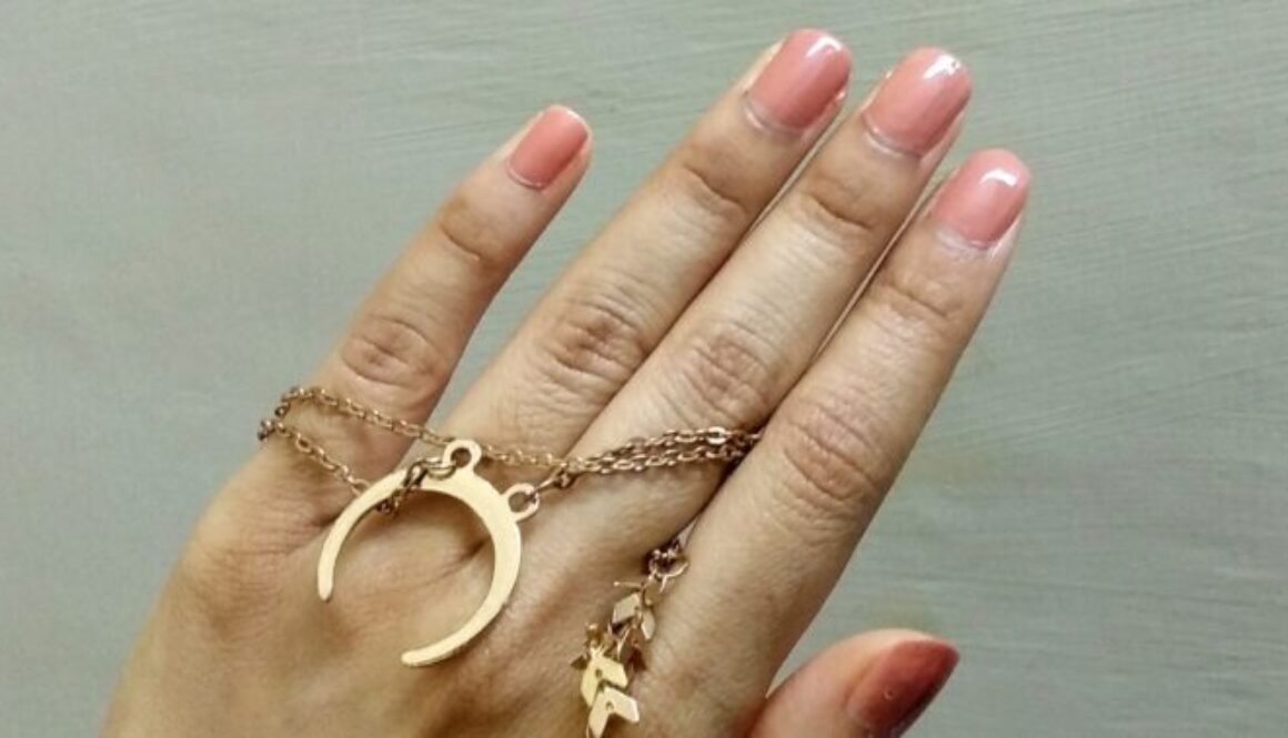 nude nail color