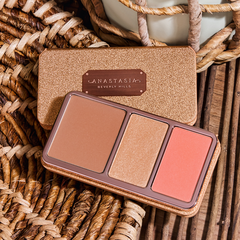 Newly launched, a competent compact trio featuring bronzer, highlighter and blush. This essential trio delivers a lightweight and buttery feel, illuminating all skin tones for a long-lasting & natural radiance. With new easy-to-apply and buildable formulae in irresistible tropical shade combinations, one can custom mix and layer for desired intensity.