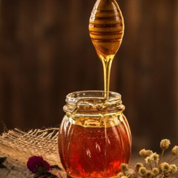 Benefits Of Honey For Your Skin & How To Use It!