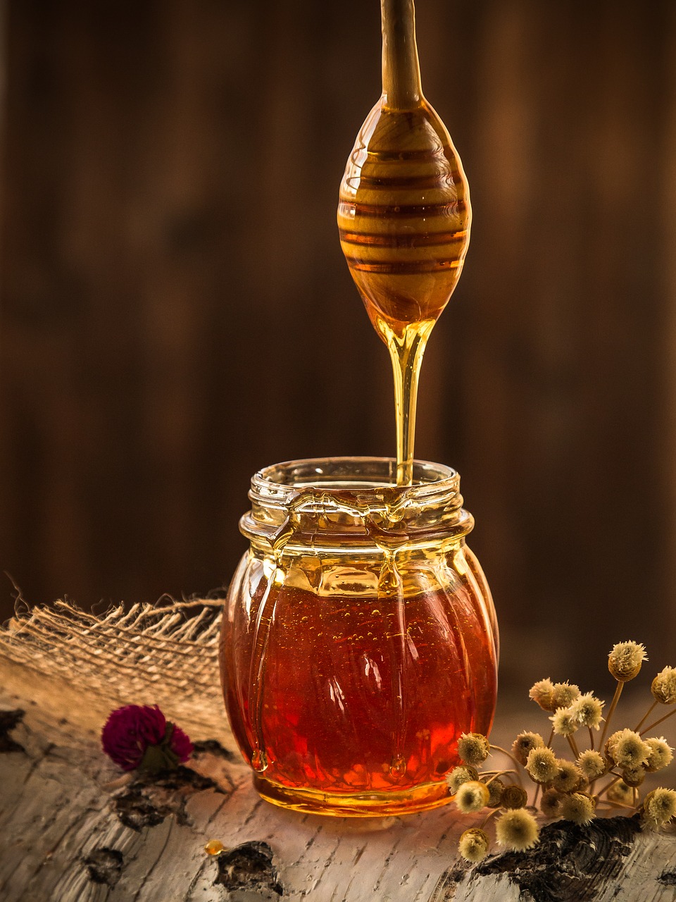Benefits of Honey For Your Skin & How To Use It!