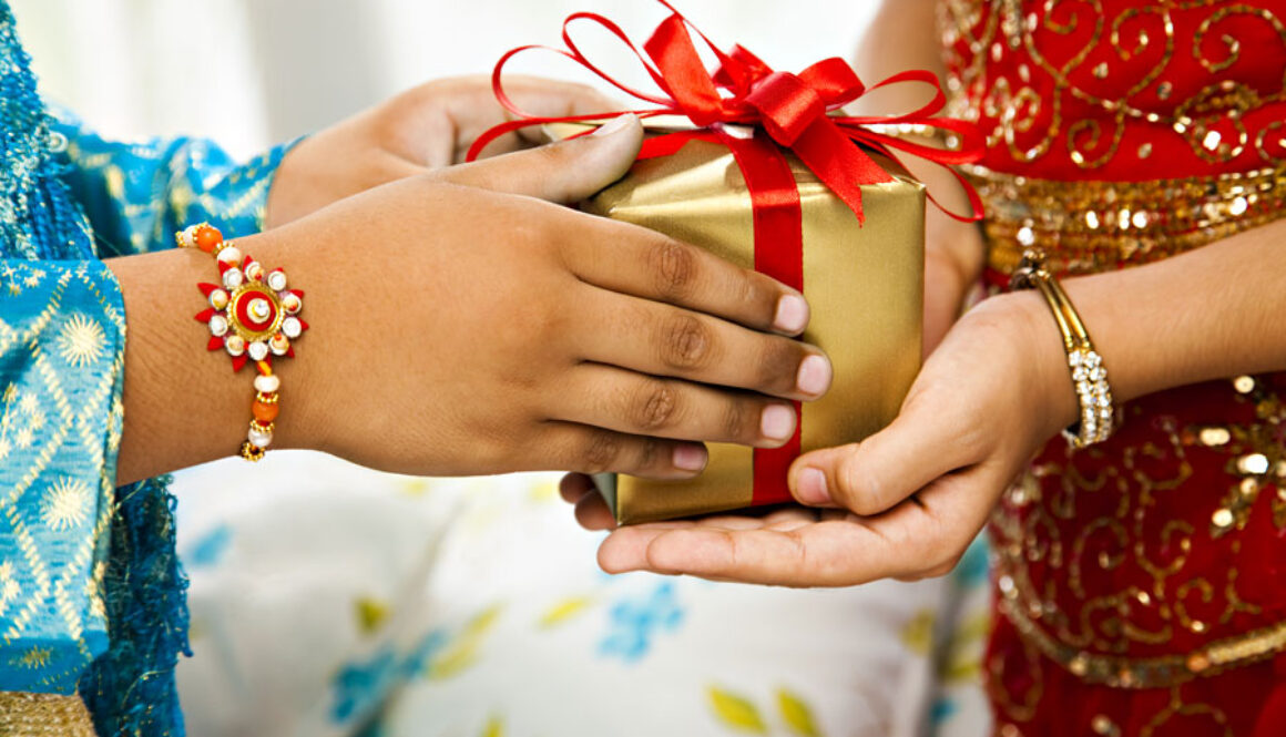 Gift ideas for sister on rakhi