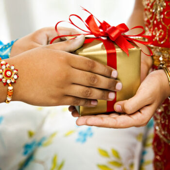 Gift ideas for sister on rakhi