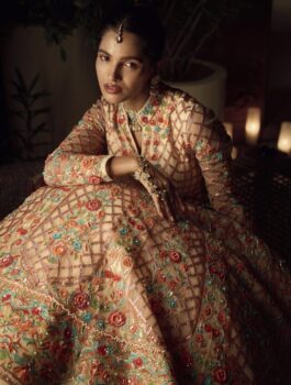_Designer Reynu Taandon unveil the veil with Sacre (2)